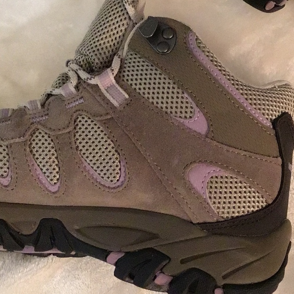 🤑 SALE!  NWOTWomen’s Merrell Rugged Waterproof Hiking Boots Sz 7 1/2 - Picture 3 of 8